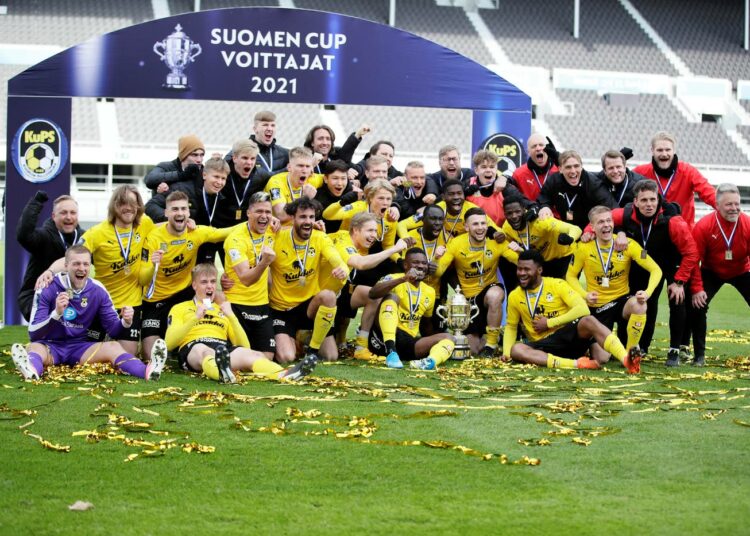 Tänä vuonna Suomen Cup alkoi talvipakkasilla ja päättyi toukokuiseen finaaliin Olympiastadionilla. Cup-mestaruutta juhli KuPS joka päihitti HJK:n rangaistuspotkukilpailun jälkeen.