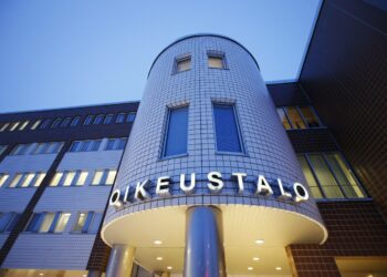 Oulun käräjäoikeus katsoi, että työn tekeminen oli keskeytetty kaupungin omalla päätöksellä.
