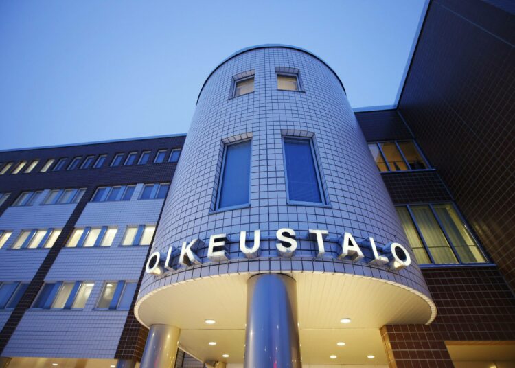 Oulun käräjäoikeus katsoi, että työn tekeminen oli keskeytetty kaupungin omalla päätöksellä.
