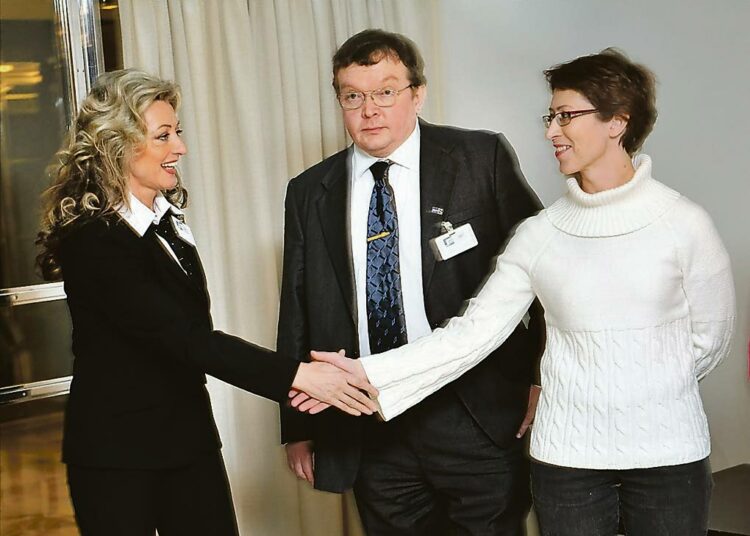 Perussuomalaisten Kike Elomaa ja Lauri Heikkilä ovat vaaliliitossa kristillisdemokraattien Sari Essayahin kanssa.