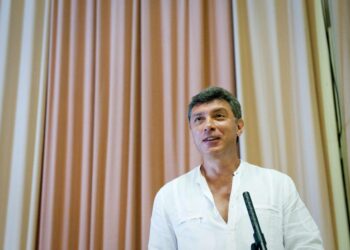 Boris Nemtsovin mielestä Venäjän ei pidä seurata Kiinan tietä talouskasvua havitellessaan.
