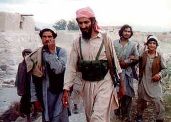 Osama bin Laden oli Yhdysvaltojen liittolainen Afganistanin sodassa Neuvostoliiton miehityksen aikana. Kuva on otettu Jalalabadissa Afganistanissa vuonna 1989, samana vuonna kun viimeiset neuvostojoukot vetäytyivät maasta.