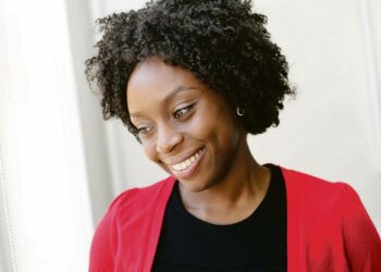Chimamanda Ngozi Adichien kuvaama maailma ei anna aihetta optimismiin.