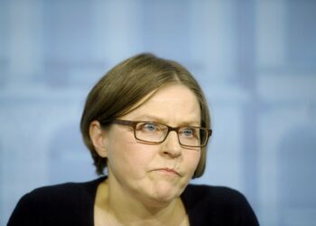 Valtionohjauksesta vastaava ministeri Heidi Hautala tiedotustilaisuudessaan torstaina.