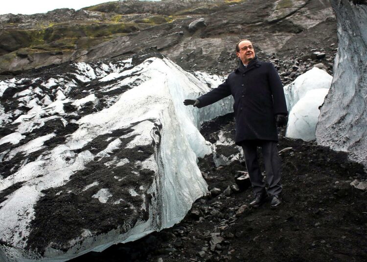 Ranskalle Pariisin ilmastokokouksen onnistuminen on kansallinen ponnistus. Presidentti François Hollande tutustui lokakuussa Islannissa Sólheimajökullin jäätikköön.