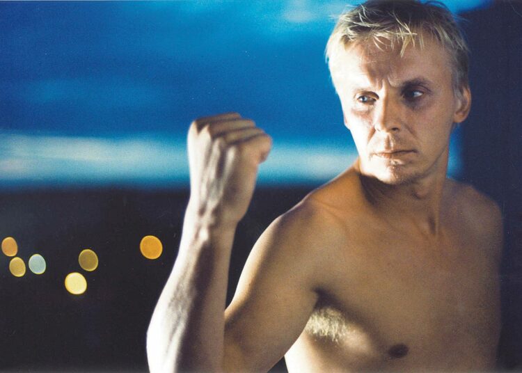 Suomalainen mies, Matti Virtanen (Eero Aho).