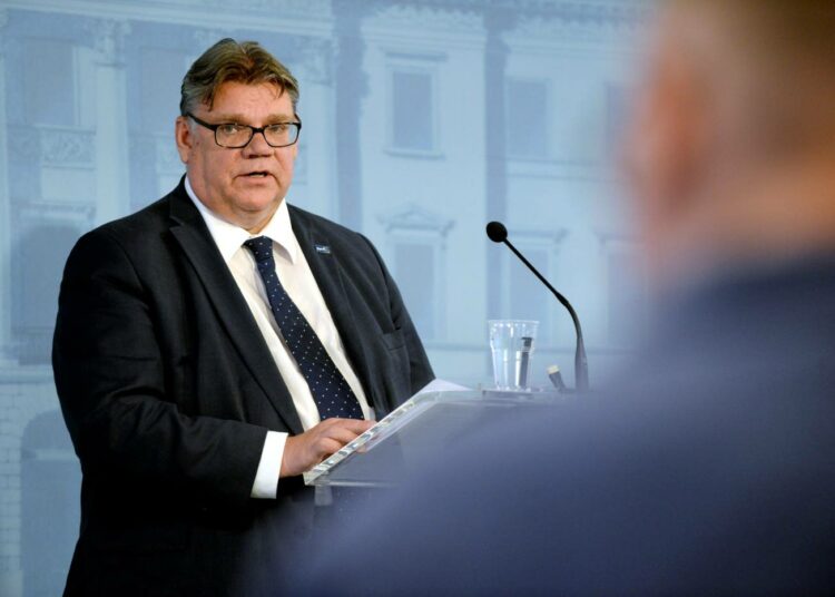 Ulkoministeri Timo Soini esitteli ulko- ja turvallisuuspoliittista selontekoa perjantaina.