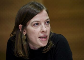 Etäopetukseen siirtyminen on Li Anderssonin mukaan sujunut yllättävän hyvin. Yllättävän hyvin on ollut sanapari, jota moni on käyttänyt, hän sanoo.