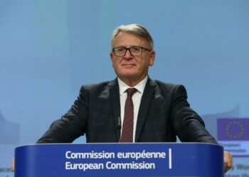 EU:n työkomissaarin Nicolas Schmitin mukaan työehtosopimusneuvottelumalli vaikuttaa olevan tehokkain keino työehtojen ja palkkojen parantamiseen.