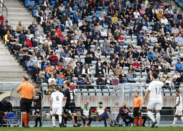 Huomisesta alkaen Kanta- ja Päijät-Hämeessä voi järjestää yleisötilaisuuksia ja kokoontumisia ilman henkilömäärärajoitusta. Kuva Veikkausliigan ottelussa FC Lahti-Honka Lahdessa 3. elokuuta 2020.