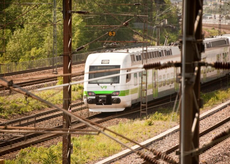 Kaksoisraiteet nopeuttaisi huomattavasti matkaa Oulusta Helsinkiin.