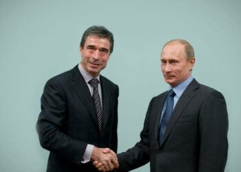 Naton pääsihteeri Anders Fogh Rasmussen ja Venäjän presidentti Vladimir Putin.