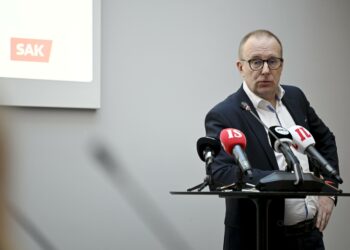SAK:n puheenjohtaja Jarkko Eloranta kertoi neuvottelutilanteesta hallituksen kanssa SAK:n mediatilaisuudessa.