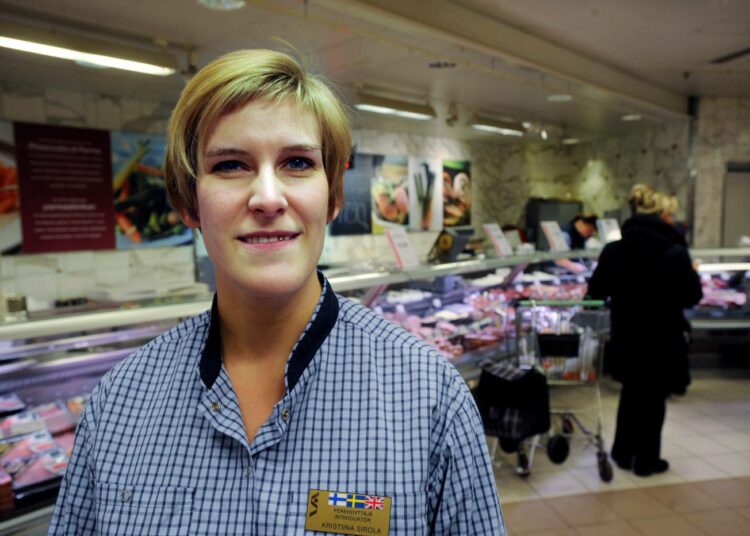 Kristiina Sirola-Korhonen on huolissaan eläkekeskustelusta. Eläkeiän nostaminen ei auta, on puututtava työoloihin.