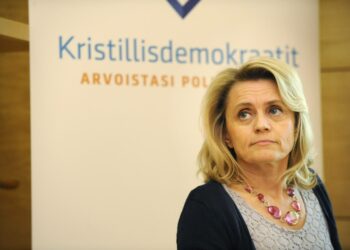 Päivi Räsäsen puheet vetävät väkeä puolueeseen ja karkottavat sitä kirkosta.
