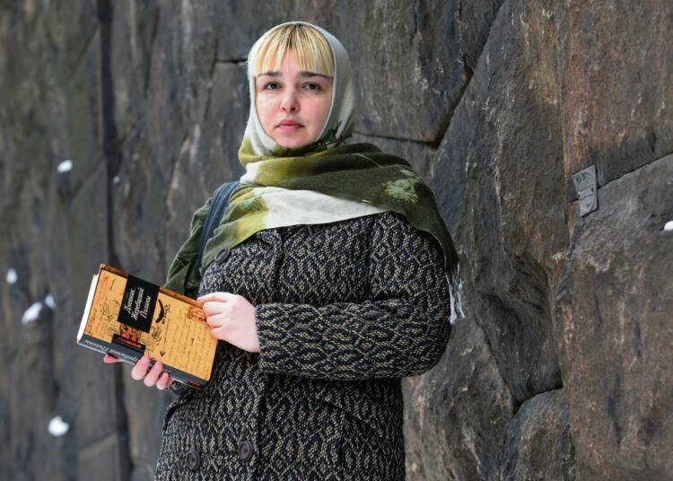 Polina Žerebtsova on omistanut päiväkirjateoksensa ”Venäjän nykyisille hallitsijoille”.  Hän ei halua syyttää sen enempää venäläisiä sotilaita kuin tšetšeenisissejäkään. Hän toivoo lukijan itsensä muodostavan kuvan maan tapahtumista.
