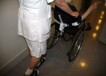 Naiset ansaitsivat vuonna 2009 keskimäärin 82 prosenttia miesten palkoista.