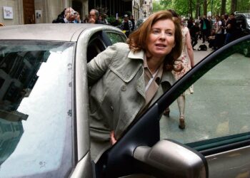 Presidentti François Hollanden avopuoliso, toimittaja Valerie Trierweiler varasti huomion vain muutamia päiviä ennen vaalien ratkaisevaa kierrosta.