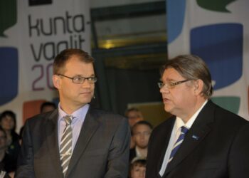 Keskustan Juha Sipilä ja perussuomalaisten Timo Soini käyvät tiukkaa kisaa siitä, kumman puolue nousee kuntavaaleissa kolmanneksi. Keskustalle kaikki merkit viittaavat joka tapauksessa rökäletappioon ja perussuomalaisille suurvoittoon.