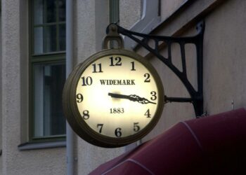 Kelloja siirretään sunnuntaina tunti eteenpäin.