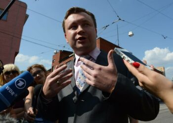 Homoseksuaalien oikeuksien puolesat toimiva Nikolai Aleksejev menossa kuulusteltavaksi elokuun puolivälissä.