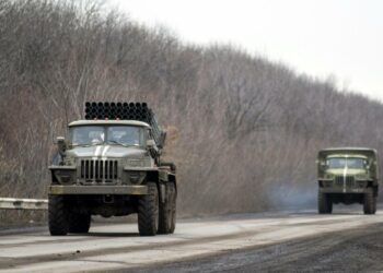 Ukrainan armeijan raketinheitinautoja Artemivskin lähellä torstaina.