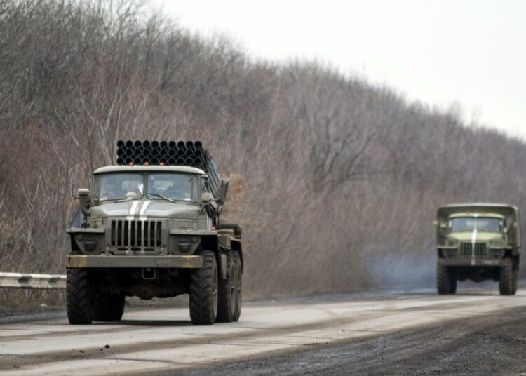 Ukrainan armeijan raketinheitinautoja Artemivskin lähellä torstaina.