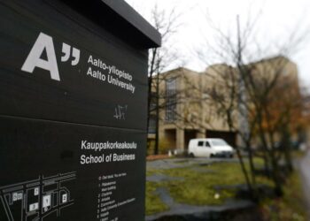 Aalto-yliopiston Kauppakorkeakoulun Töölön kampus. Yliopisto aloittaa yt-neuvottelut, joiden mahdollinen vähennystarve on enintään 350 henkilöä.