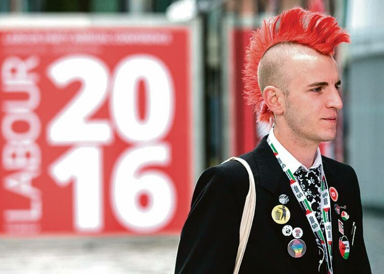 Punk ei ole kuollut. Labourin puoluekokousedustajan tyylinäyte viime viikolta.