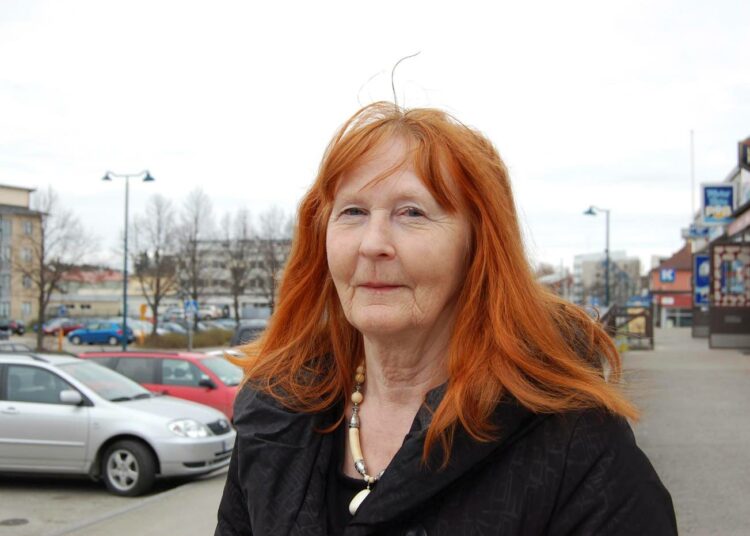 Jämsän Vasemmiston valtuustoryhmän puheenjohtaja Arja Paakkanen.