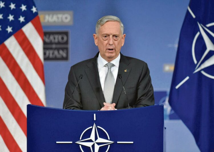 Yhdysvalloille Nato on politiikan väline, väittää Gustav Hägglund. Yhdysvaltain puolustusministeri James Mattis Naton päämajassa Brysselissä 9.11.