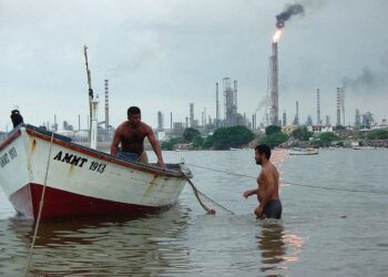 Carirubanan kunnassa Venezuelan rannikolla sijaitsee maailman suurimpiin kuuluva öljynjalostamokeskittymä, ja siellä toimii myös Venezuelan toiseksi suurin kalasatama.