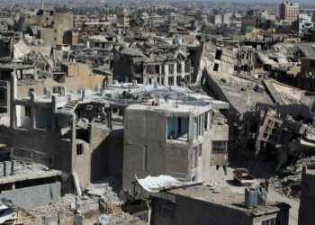 Mosulin kaupunki on taistelujen jäljiltä pahoin tuhoutunut.