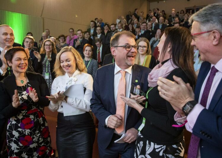 Puheenjohtaja Juha Sipilän puhe lauantaina sai omilta hurmoksellisen vastaanoton. Kaikki muut ovat olleet tyrmistyneitä.