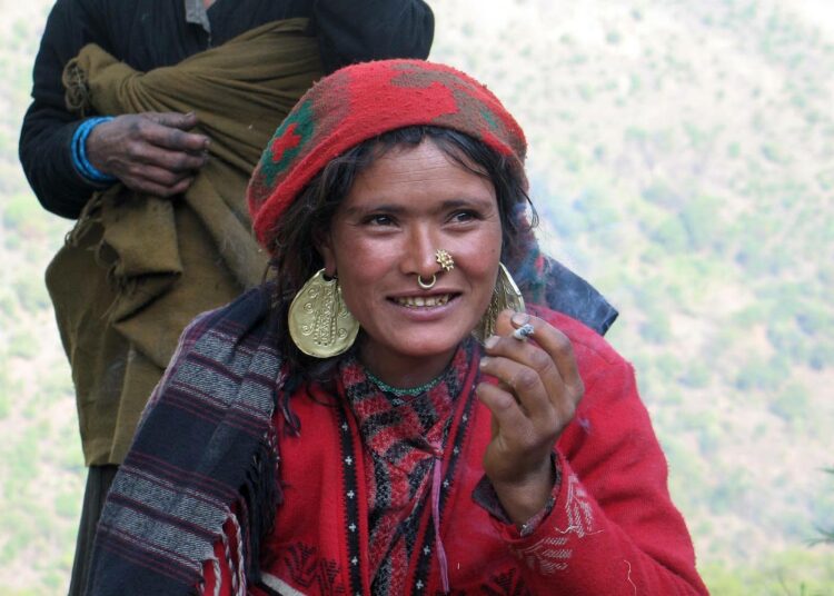 Nepalissa naisten tupakointi on yleisempää kuin Kaakkois-Aasiassa, jossa sitä yritetään lisätä mainonnalla.