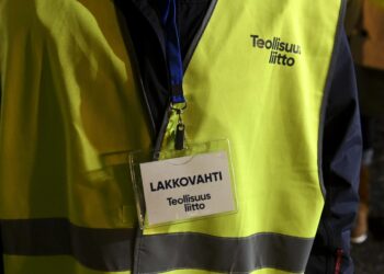 Teollisuusalojen kolmipäiväisessä lakossa on 100 000 palkansaajaa.