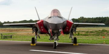 HX-hanke on Suomen historian suurin yksittäinen julkinen investointi. Kuvassa F-35.