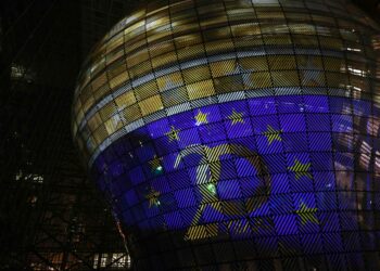 Euroopan yhteisvaluutta euro täytti 20 vuotta. Nyt alueen sääntökehikkoa ollaan uudistamassa.