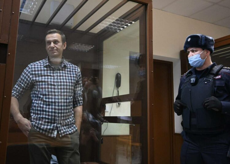 Kalle Kniivilän teos pureutuu kiinnostavasti Navalnyin murhayritykseen ja oppositiojohtajan paluuseen Venäjälle. Kuva helmikuulta 2021 Navalyin oikeuskäsittelystä Moskovasta.
