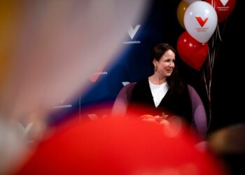 Kansanedustaja Veronika Honkasalo vasemmistoliiton aluevaalivalvojaisissa.