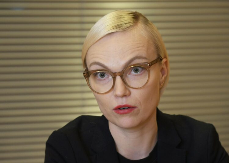 Vasemmistoliiton puheenjohtaja Minja Koskelan mielestä on sinisilmäistä ajatella, että käännytyslaki estäisi hybridioperaatioita.
