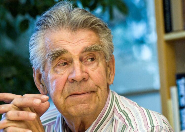 Arvo Aalto kuvattuna vuonna 2008. Hän kuoli maanantaina 28. huhtikuuta.