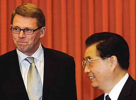 Muikea pääministeri Matti Vanhanen on tällä viikolla vienyt suomalaisoppeja Kiinaan siitä, miten keskeneräisiä asioita ei kommentoida.
