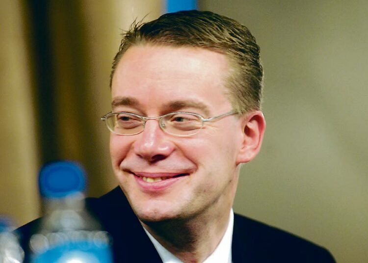 Ministeri Stefan Wallin on ollut tähän asti nihkeä rauhanjärjestöjen vetoomukselle.