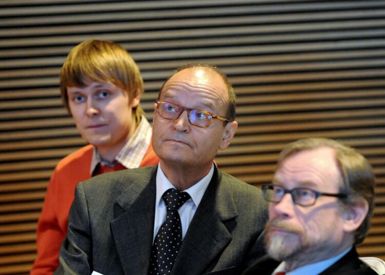 Kirjan julkistamistilaisuudessa Jussi Ahokas (vas.), Pekka Korpinen ja Erkki Pulliainen.