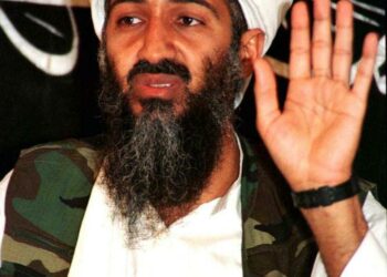 Osama bin Laden arkistokuvassa vuodelta 1998.