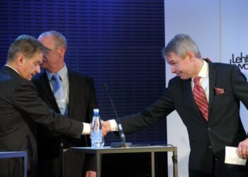 Sauli Niinistö ja Pekka Haavisto kättelivät vaalituloksen selvittyä.