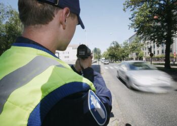 Suomessa ajokortti lähtee, kun kuljettajalle tulee kolme ajokieltoon vaikuttavaa rikkomusta vuodessa tai neljä kahdessa vuodessa.