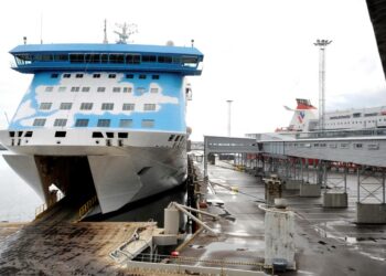 Yli 80 prosenttia Viron matkaajista tuo maahan alkoholia. Lähes neljäsosa matkustajista hakee juomansa autolla.