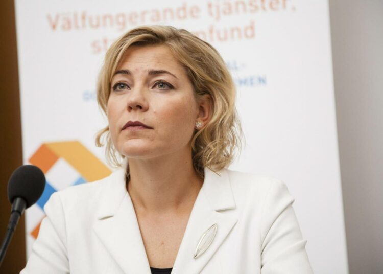 JHL:n edustajistolle torstaina puhuneen Henna Virkkusen mukaan valtionosuusuudistuksen kuntakohtaiset laskelmat lähtevät kunnille lähipäivinä.